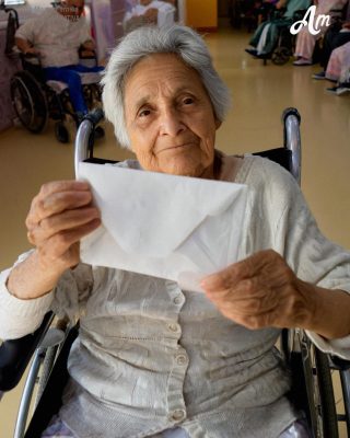 Le di a mi nieto unos cuantos billetes después de que me abandonara en un asilo – Quedó impactado por la nota que le dejé