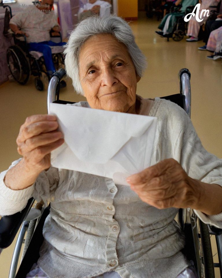 Le di a mi nieto unos cuantos billetes después de que me abandonara en un asilo – Quedó impactado por la nota que le dejé